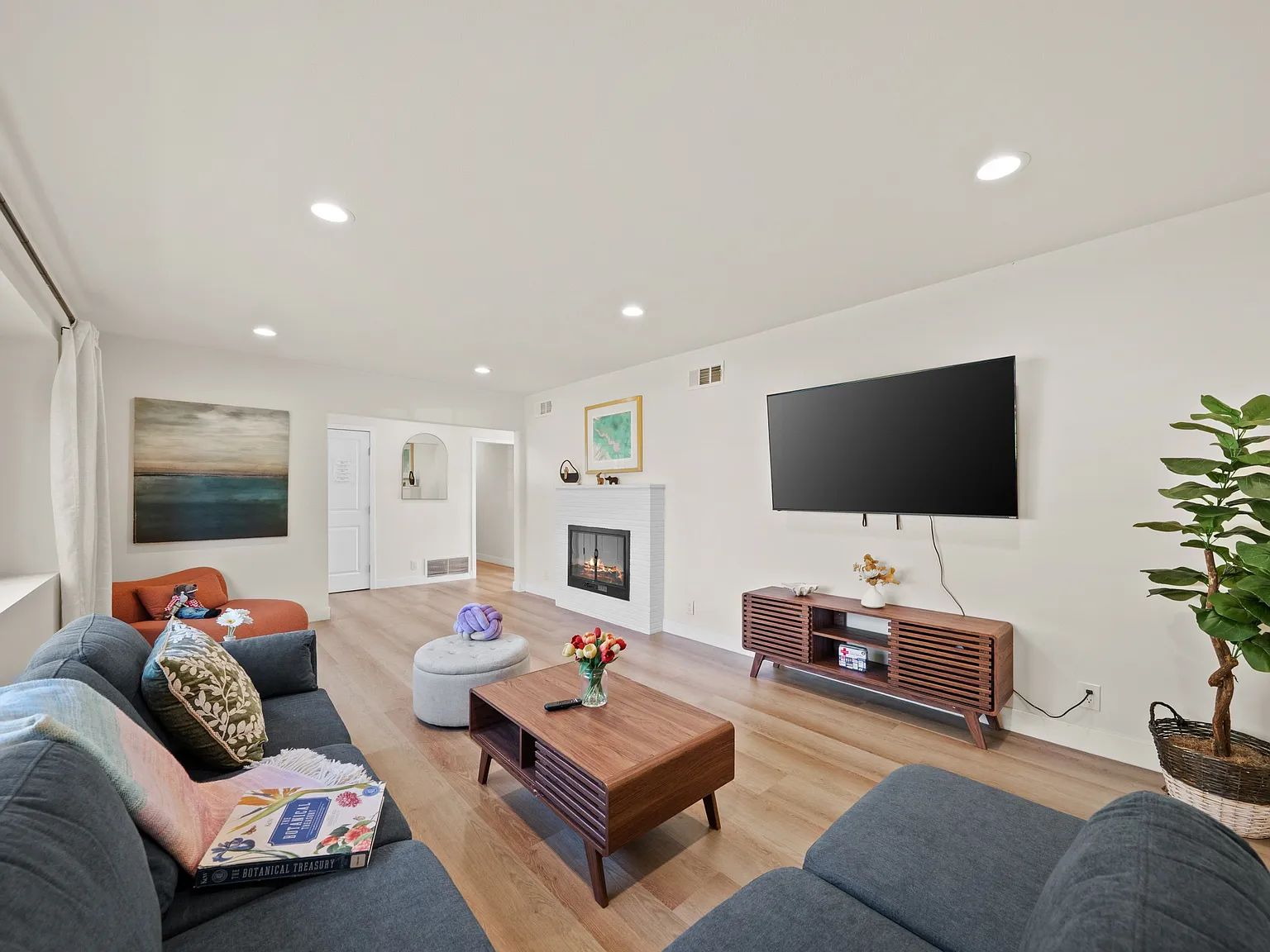 4 bed, 1792 sqft, $8,000 — Photo 1