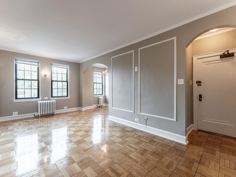 1st image of 1215 W Sherwin Ave #401