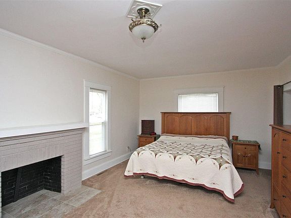 2nd image of 208 N Park St