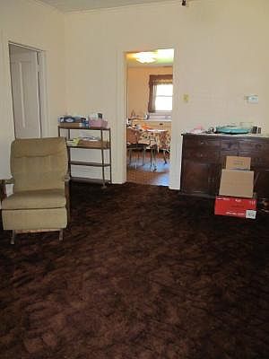 5th image of 912 E 1st St