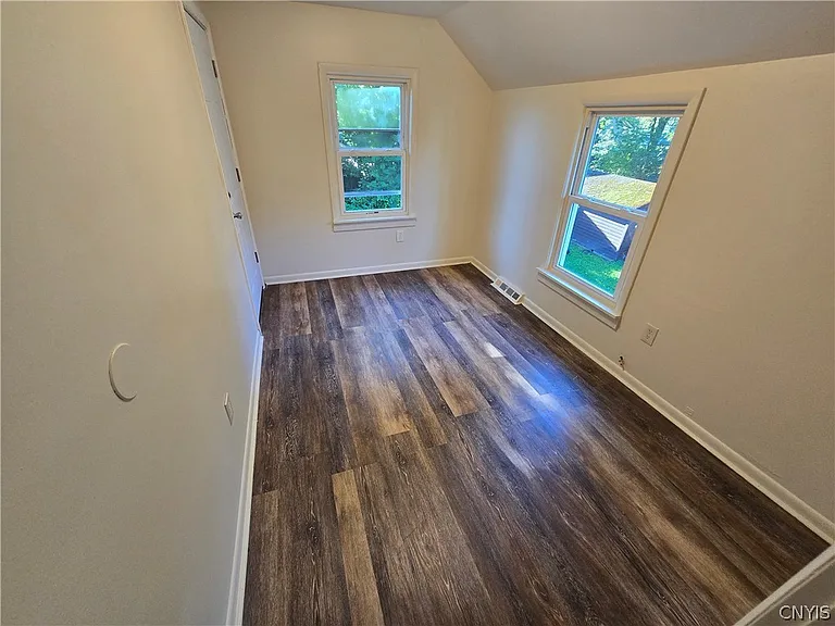 112 Helen St — Photo 15