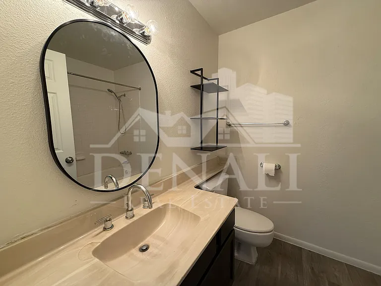 1016 W Nido Ave — Photo 23