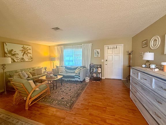 4th image of 5840 Tanglewood Dr NE