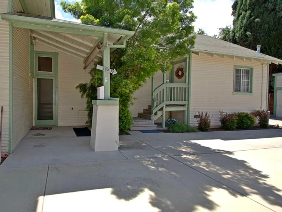 324 Myrtle St #1/2