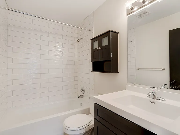 Winnetka Village Apts — Photo 23