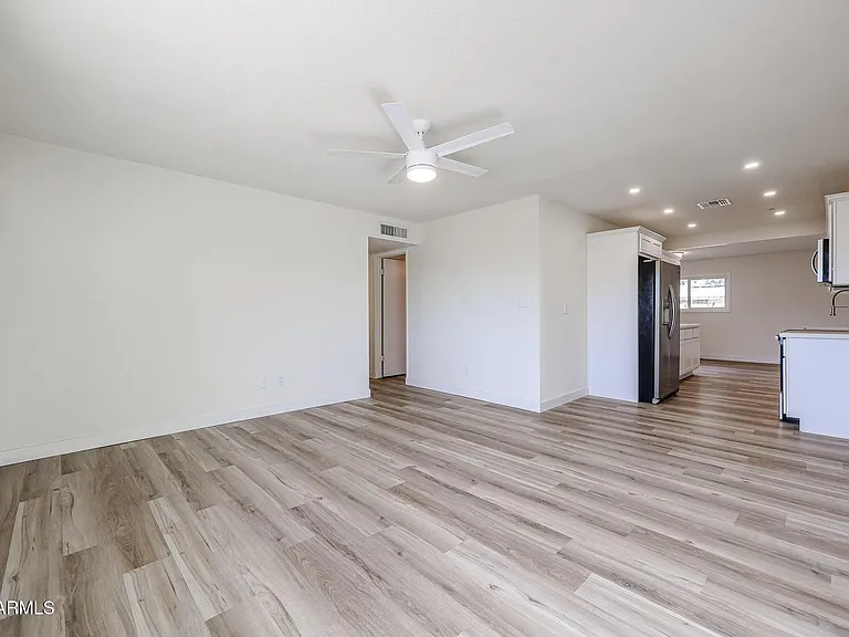 4352 E Grovers Ave — Photo 3