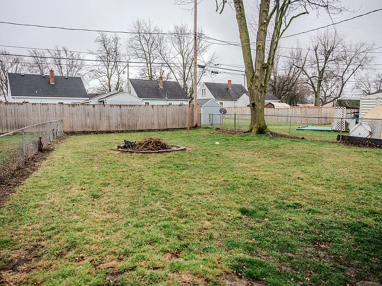 Huffman Blvd — Photo 20