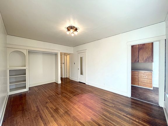 4th image of 2949 SE Yamhill St APT 11