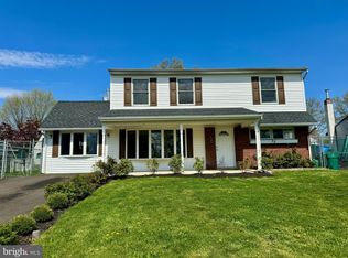 53 Rolling Ln, Levittown, PA 19055