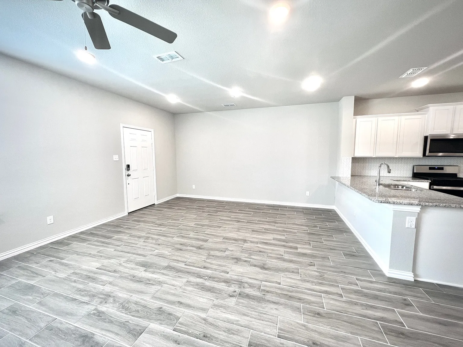 3 bed, 1794 sqft, $1,900 — Photo 3