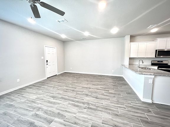 3rd image of 3717 Malibu Dr