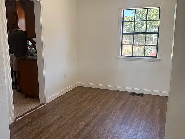 18192 Merrill Ave — Photo 8