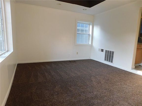 3rd image of 418 Mount St