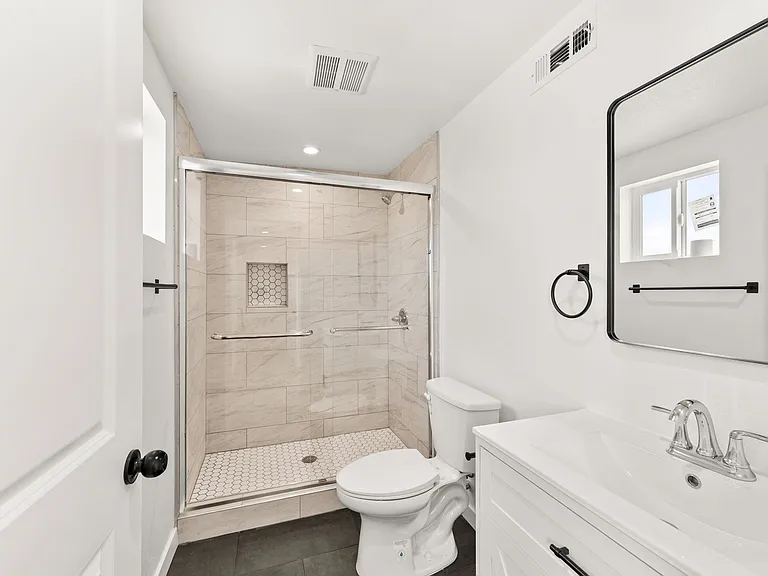 1033 W 91st St #A — Photo 11