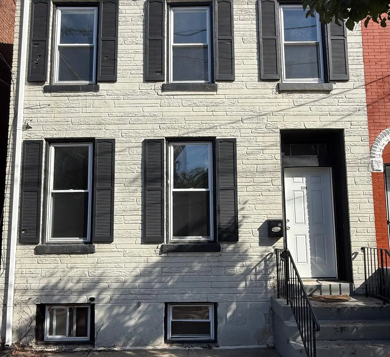 4 bed, 1.5 bath, 1680 sqft, $2,200 — Photo 1