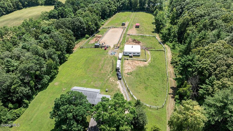4th image of 324 Rolling Hill Road