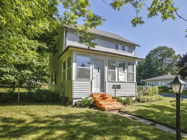 607 N 4th St, River Falls, WI 54022