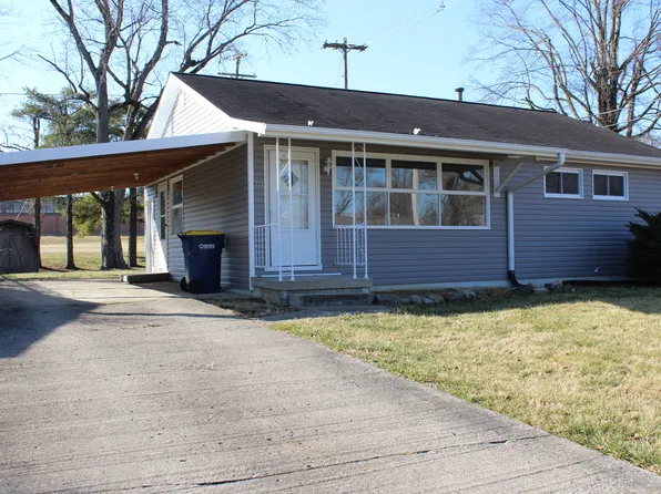 714 Hillcrest Dr, Greencastle, IN 46135