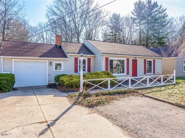 6009 Fitch Rd, North Olmsted, OH 44070