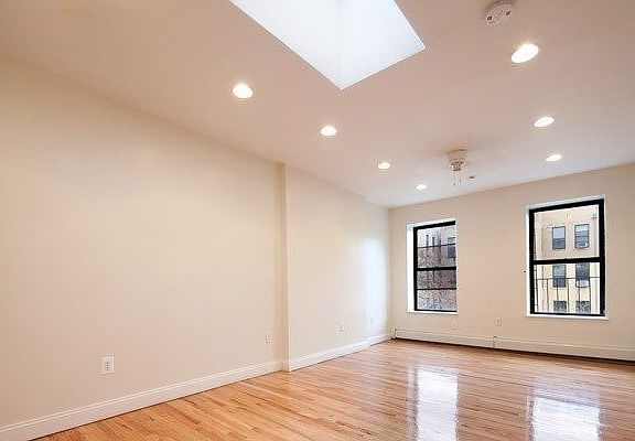 5th image of 448 Rogers Ave