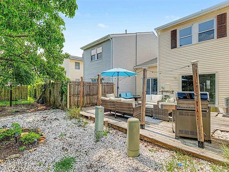 423 Berkshire Dr — Photo 16