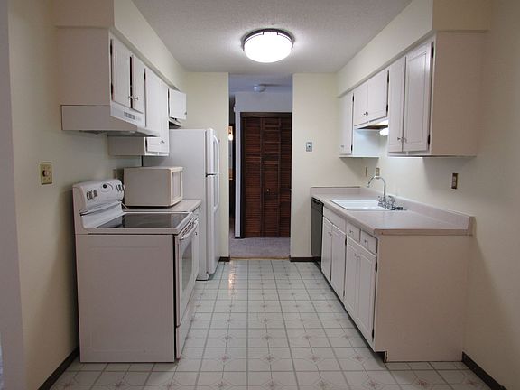 5th image of 4460 S Poplar St Unit 203