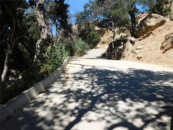 2nd image of 475 Box Canyon Rd