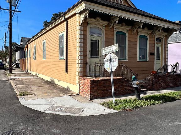 3rd image of 800 Congress St #800