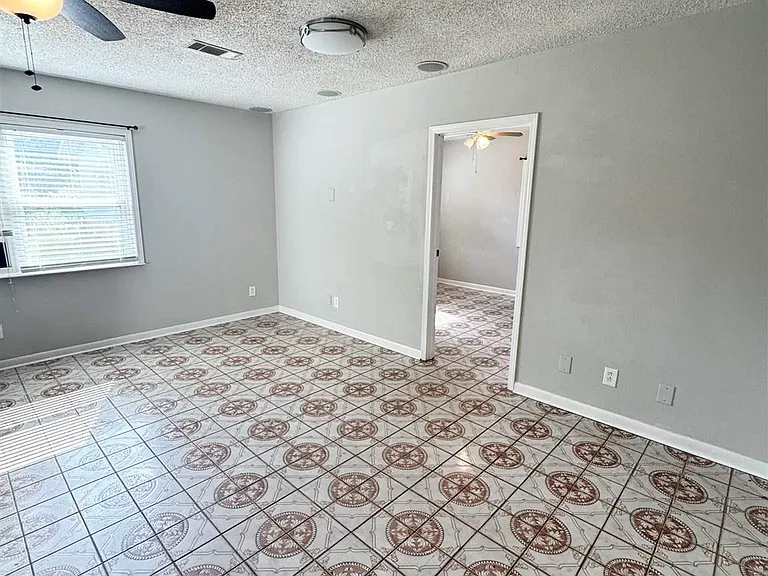 802 Blue Springs Dr — Photo 18