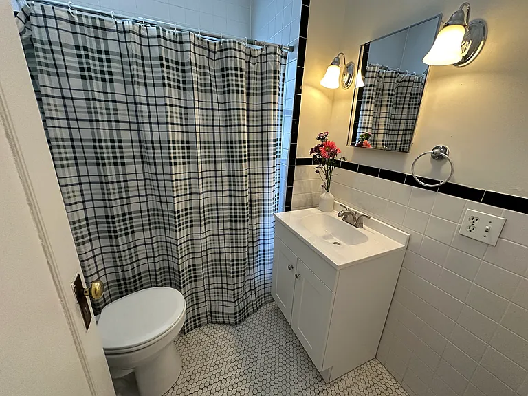 394 Taunton Pl #2UPR — Photo 3