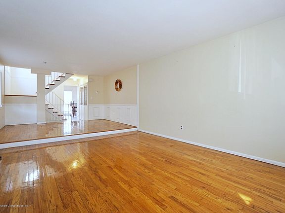 3rd image of 33 Strawberry Ln