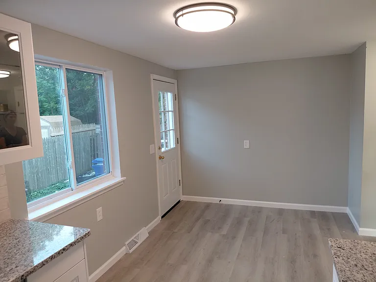 102 Maple Ave #3 — Photo 2