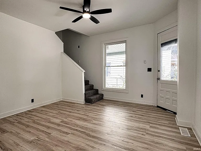 733 S Armstrong St — Photo 2