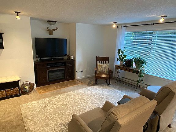 Living Rm w/ an area for TV