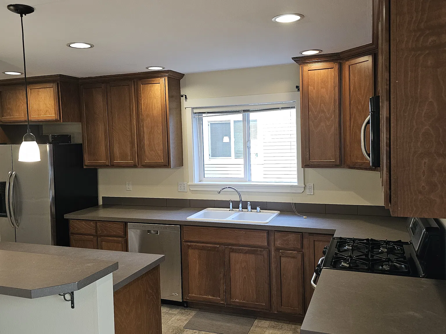 3 bed, 2.5 bath, 1500 sqft, $3,100 — Photo 2
