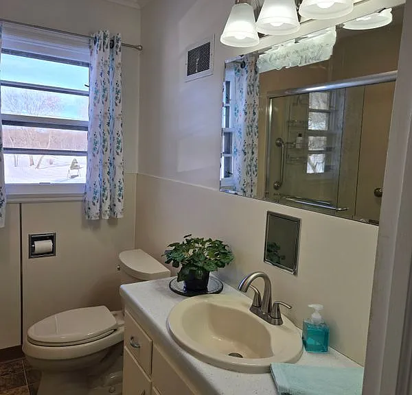 74 Indian Hill Ave — Photo 9
