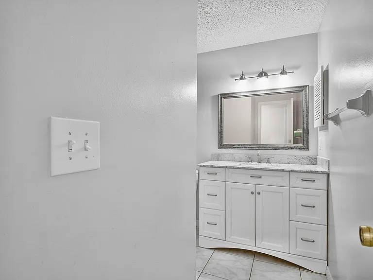 73 Buttonworth Dr #B — Photo 21