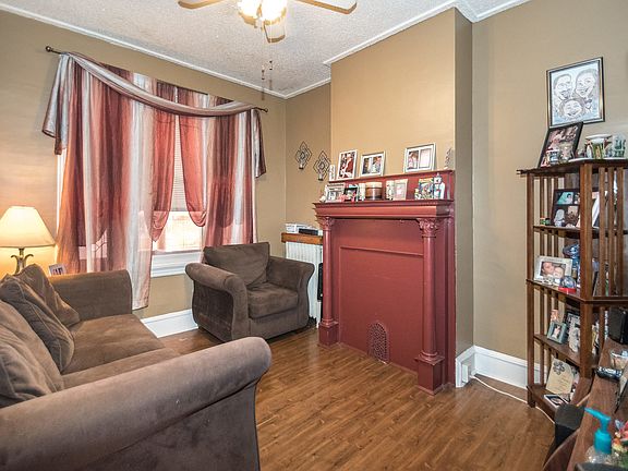 3rd image of 4453 Richmond St