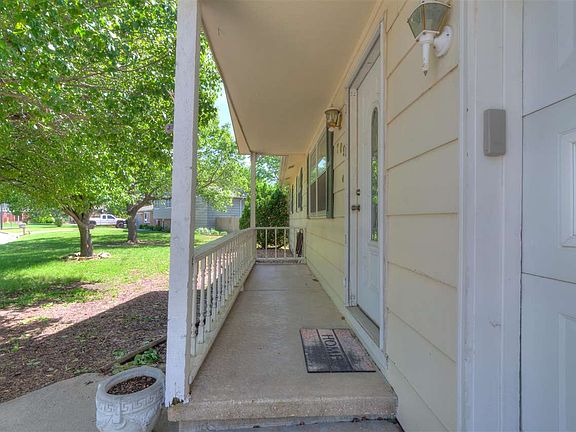 2nd image of 709 Westhaven Dr