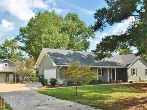 117 E Honeysuckle Ln, Carrollton, GA 30116