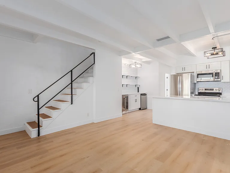 The Harlow Apartments — Photo 12