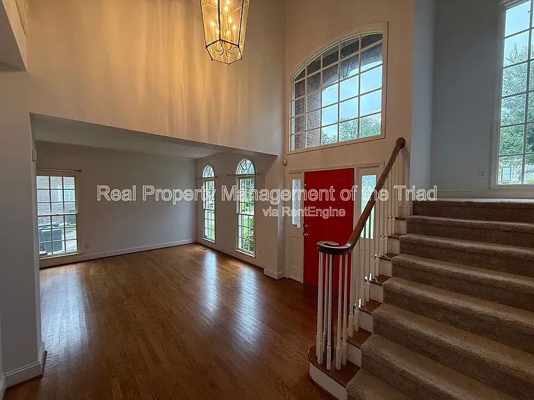 4210 Shoal Creek Dr — Photo 2
