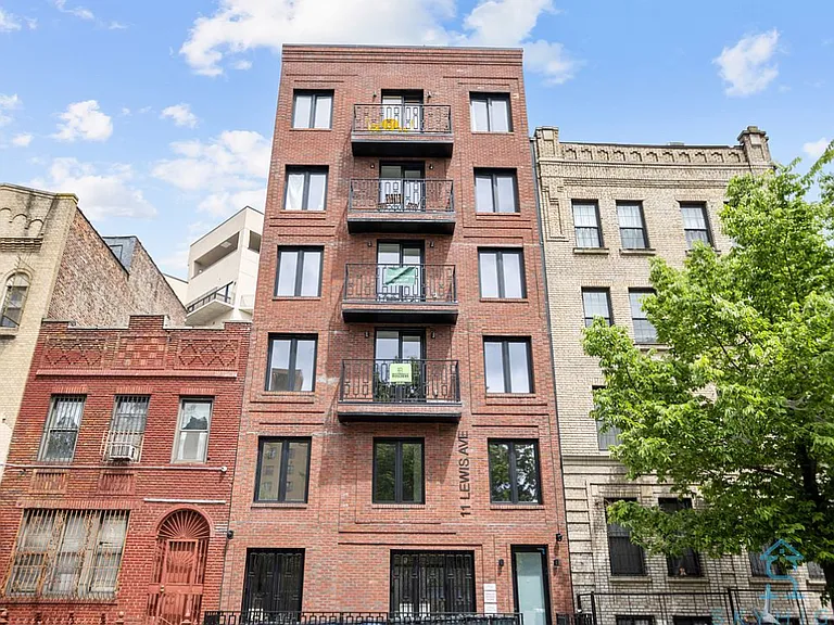 11 Lewis Ave #PENTHOUSE — Photo 21