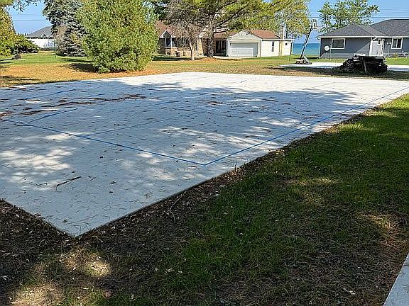 5th image of 3690 Lakeshore Rd