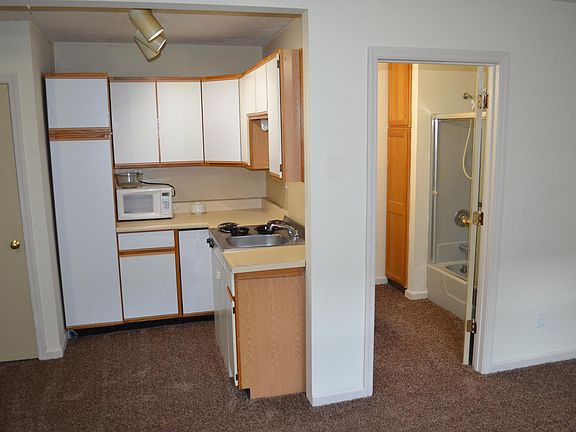 4th image of 105 W Market St #C