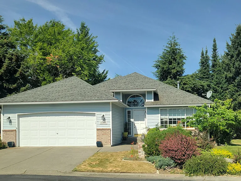 2502 E 58th Ln — Photo 1