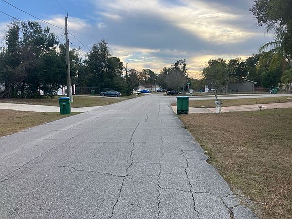 Exterior Neighborhood (street photo)
