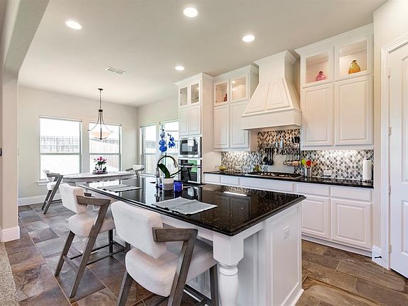 4th image of 1608 Serra Dr
