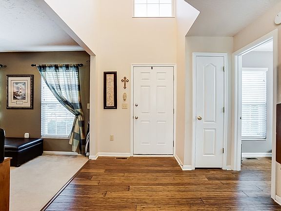 4th image of 9017 Crimson Oak Dr