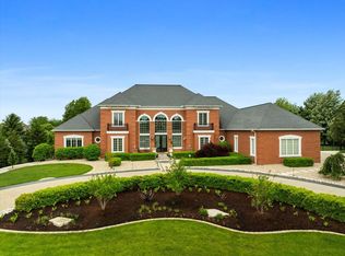 12 Worthington Ct, Bloomington, IL 61704